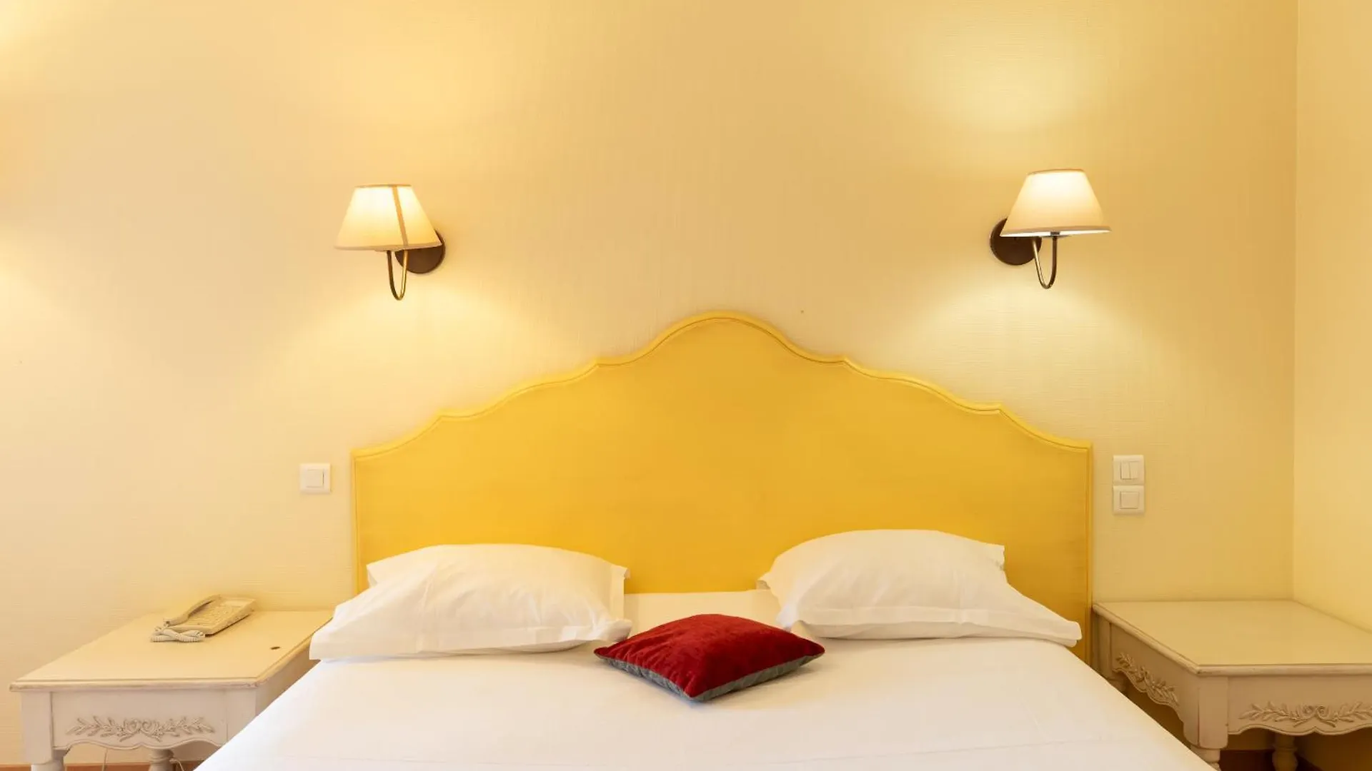 Golden Tulip Avignon Le Paradou Hotel