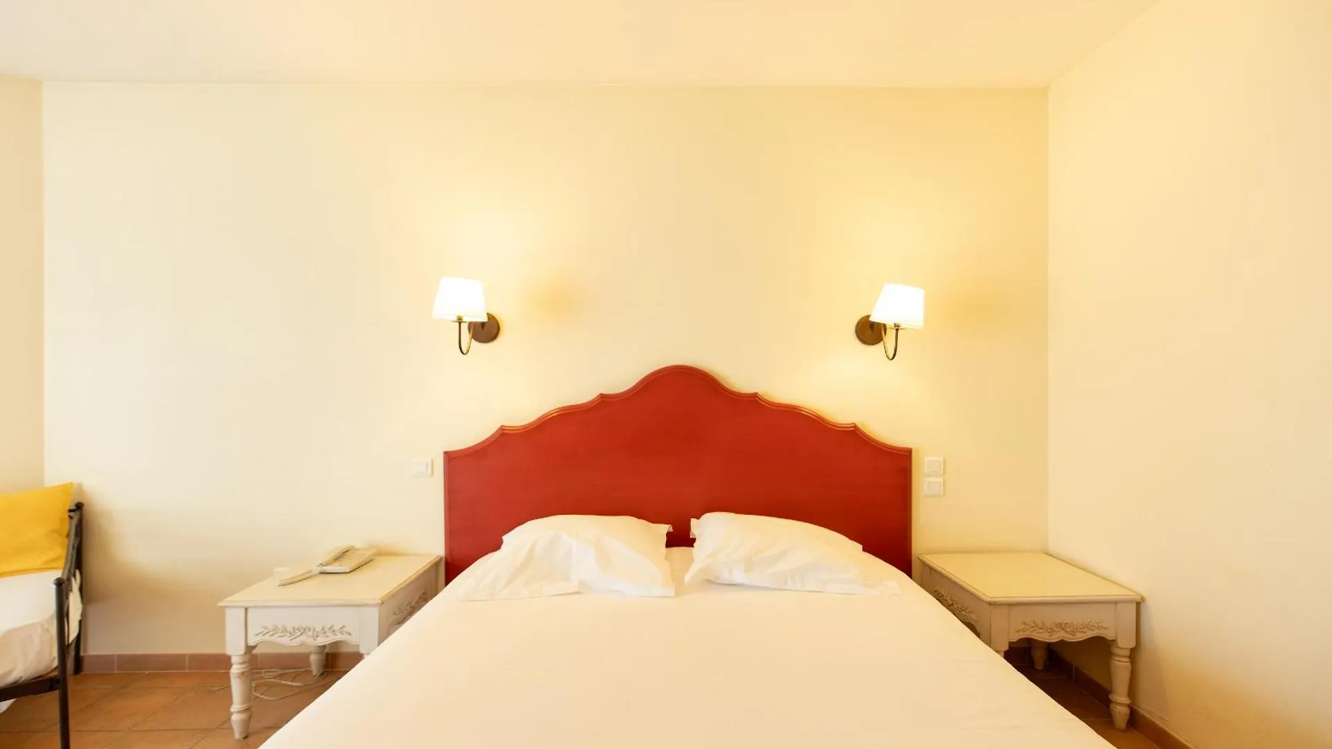 Golden Tulip Avignon Le Paradou Hotel