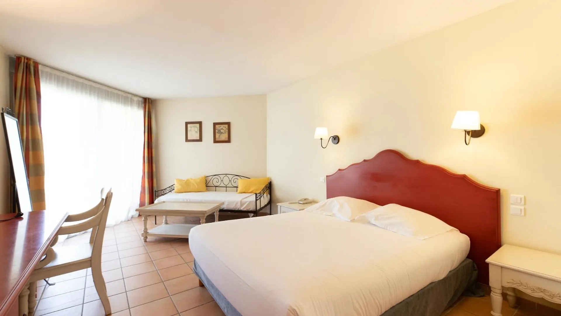 Hotel Golden Tulip Avignon Le Paradou